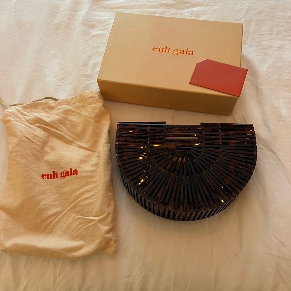 Cult Gaia acrylic ark small tortoise clutch